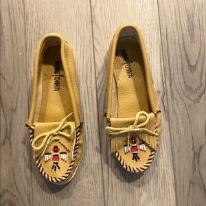 Minnetonka Thunderbird Beaded Moccasins Womens 7 Tan Suede Leather